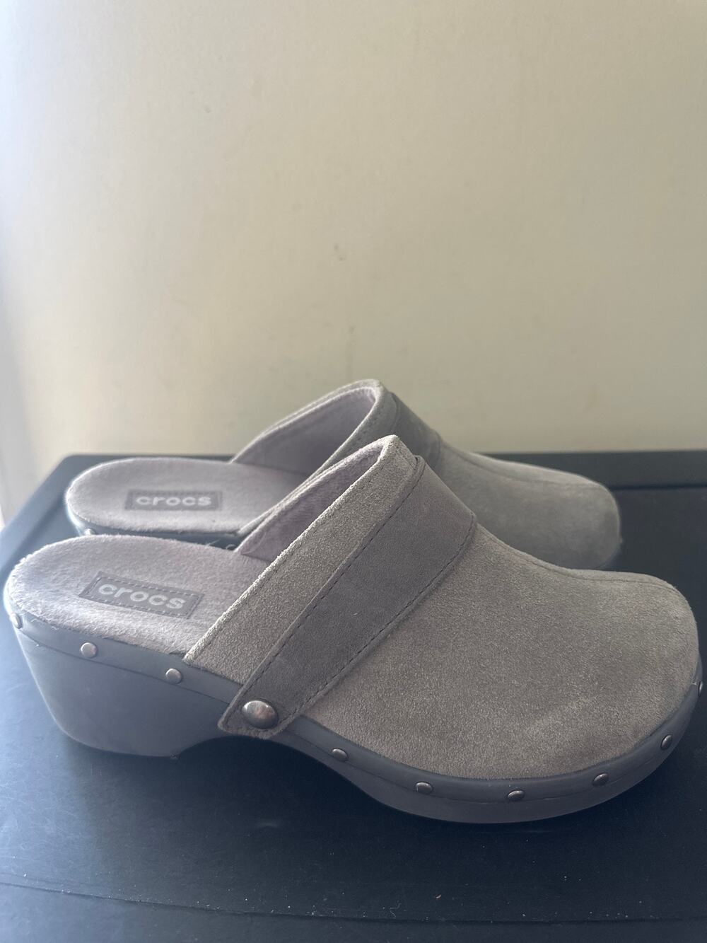 Crocs Cobbler suede wedge clogs 10v